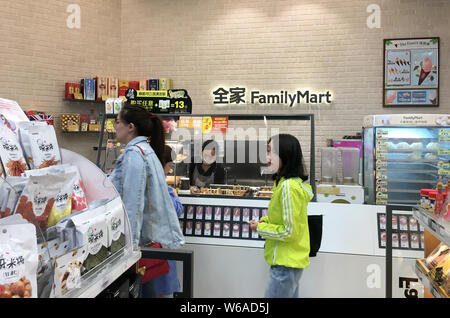--FILE--Customers shop at a Family Mart convenience store in Shanghai, China, 4 September 2018.   Japan's convenience stores are aggressively penetrat Stock Photo