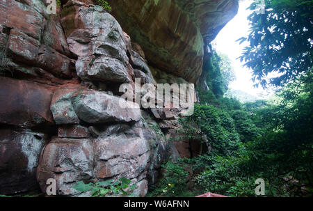 Landscape of the Chishui Foguangyan scenic spot, an arched Danxia stone cliff, in Zunyi city, southwest China's Guizhou province, 27 June 2018.   In W Stock Photo