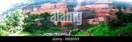 Landscape of the Chishui Foguangyan scenic spot, an arched Danxia stone cliff, in Zunyi city, southwest China's Guizhou province, 27 June 2018.   In W Stock Photo