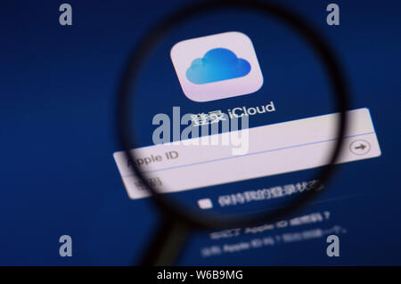 File A Chinese Netizen Uses Apple S Cloud Based Storage Service And App Server Icloud On His Computer In Ji Nan City East China S Shandong Provinc Stock Photo Alamy