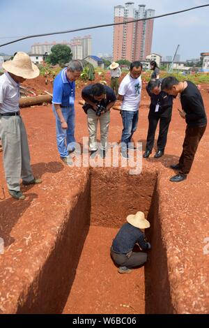 Chinese archaeologists unearth relics from the tomb of Yang Jiazhen