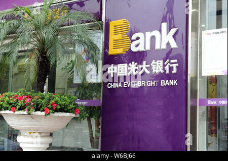 --FILE--View of a branch of China Everbright bank in Chengdu city, southwest China's Sichuan province, 24 March 2018.     China Everbright Bank (CEB)' Stock Photo