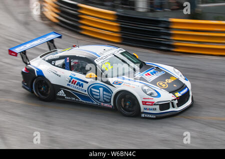 Porsche 911 GT3 R Miniature 1/43 CMR - #17 Team KUS - ADAC GT Nürburgring 2018