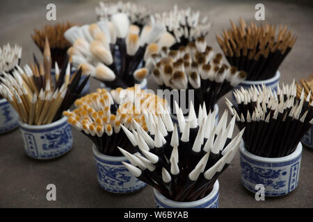 Yang Wen An Inheritor Of Huizhou Ink Brush Production Techniques