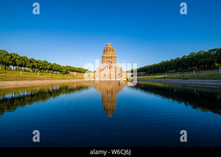 Monument to the Battle of the Nations, the Völkerschlachtdenkmal, mirroring in the water of a big pool Stock Photo