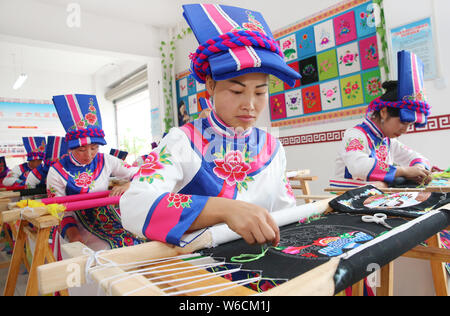 Shaanxi,CHINA-Embroidery women rush to produce qiang embroidery products in  Ningqiang county, Hanzhong city, Shaanxi province, July 29, 2019. Qiang  embroidery is Qiang folk arts and crafts, women in labor clearance  completed they