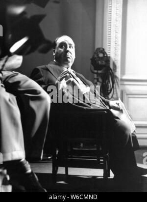ALFRED HITCHCOCK in REBECCA (1940), directed by ALFRED HITCHCOCK. Credit: Selznick International Pictures / Album Stock Photo