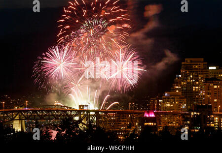 Vancouver, Canada. 31st July, 2019. Team Canada lights up the sky during the Celebration of Light at English Bay in Vancouver, Canada, July 31, 2019. Team Canada lighted up the night sky with fireworks as part of the annual Honda Celebration of Light, which attracted hundred of thousands people to attend. (Photo by Liang Sen/Xinhua) Credit: Xinhua/Alamy Live News