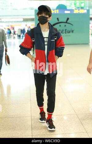 Jackson Yee or Yi Yangqianxi of Chinese boy group TFBoys is pictured at the Beijing Capital International Airport in Beijing, China, 11 April 2018. Stock Photo