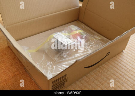 Large box small item hi-res stock photography and images - Alamy
