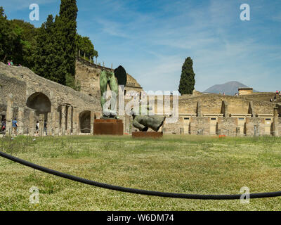 Pompeii, Naples-Mai 26,2016: archeological excavations in Pompeii with mount Vesuvius in the background Stock Photo