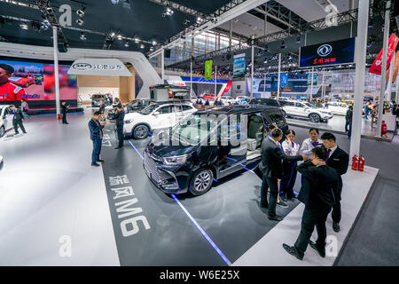 --FILE--People visit the stand of JAC (China Anhui Jianghuai Automobile ...