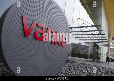 --FILE--A logo of Vanke is pictured in front of the headquarters of Vanke in Shenzhen city, south China's Guangdong province, 27 March 2018.    The ch Stock Photo