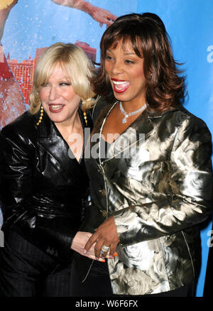 Donna Summer Bette Midler2003 Photo By John Barrett/PHOTOlink /MediaPunch Stock Photo