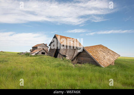Abandoned farmhouse on the open prairie in southern Saskatchewan. Stock Photo