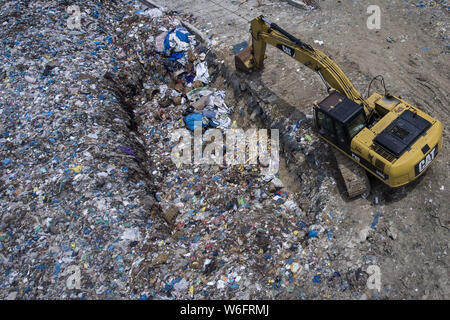 Lhokseumawe, Aceh, Indonesia. 1st Aug, 2019. One excavator unit on standby at the landfill site in Lhokseumawe, Aceh, Indonesia. Data from the Worldwide Fund for Nature (WWF), about 300 million tons of plastic are produced each year, most of which end up in landfills and the sea, polluting the sea. In fact, this has become an international crisis that continues to grow today. Credit: Zikri Maulana/SOPA Images/ZUMA Wire/Alamy Live News Stock Photo