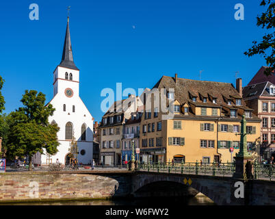 St Guillaume protestant church 14th Century, houses, Strasbourg, Alsace, France, Europe, Stock Photo