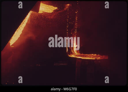 DETAIL OF STEEL MAKING PROCESS INSIDE U.S. STEEL PLANT. BLAST FURNACES ARE BEING DISCONTINUED AT U.S. STEEL TO MAKE WAY FOR THE NEW Q-BOP (BASIC OXYGEN PROCESS) FURNACE WHICH ARE SCHEDULED TO BEGIN OPERATION IN 1974 Stock Photo