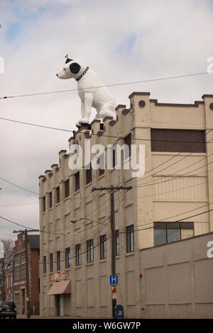 Nipper the RCA dog on top of a warehouse in downtown Albany New York ...