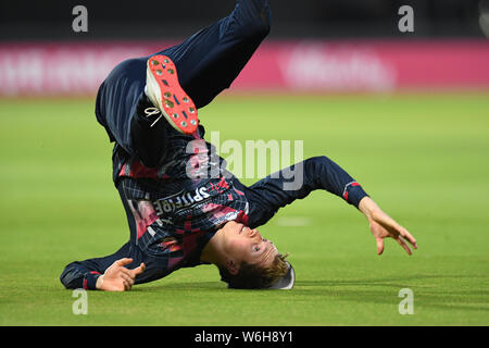 London, UK. 1st Aug, 2019. Zak Crawley of Kent Cricket Club tries to catch the ball during T20 Vitality Blast Fixture between Middesex vs Kent at The Lord Cricket Ground on Thursday, August 01, 2019 in LONDON ENGLAND. Credit: Taka G Wu/Alamy Live News Stock Photo