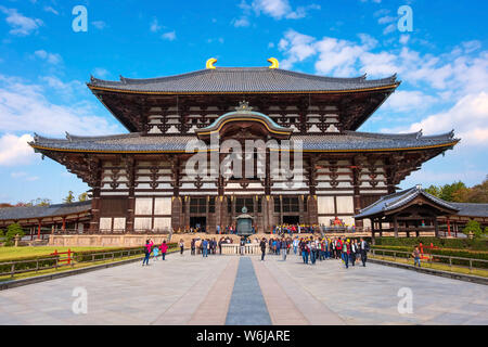 Nara, Japan - October 29 2018:  : Great Buddha Hall or Daibutsu den of Todaiji temple houses the largest bronze seated Buddha and it's also the larges Stock Photo