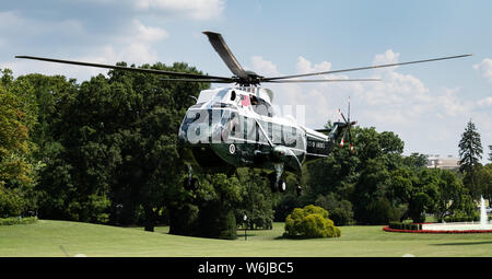 Washington, United States. 01st Aug, 2019. Marine One landing on the South Lawn at the White House in Washington, DC. Credit: SOPA Images Limited/Alamy Live News
