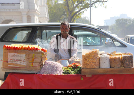 Street seller selling bhelpuri Stock Photo