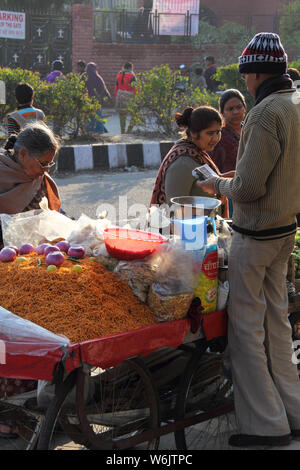 Street seller selling bhelpuri Stock Photo