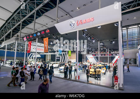 --FILE--People visit the stand of Dongfeng Motor during the 15th China (Guangzhou) International Automobile Exhibition, also known as Auto Guangzhou 2 Stock Photo