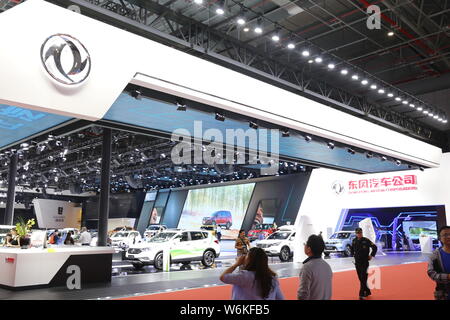 --FILE--People visit the stand of Dongfeng Motor Corporation during the 17th Shanghai International Automobile Industry Exhibition, also known as Auto Stock Photo