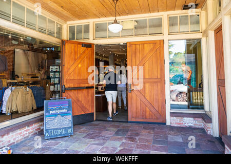 July 26, 2019 Palo Alto / CA / USA - Entrance to the Patagonia store located in downtown Palo Alto Stock Photo