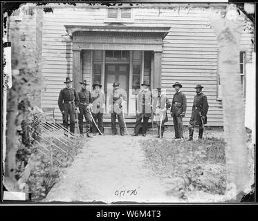 Staff, group of 4th Artillery, 5. Brig. Gen. Edwin V. Sumner, 3. Major ...