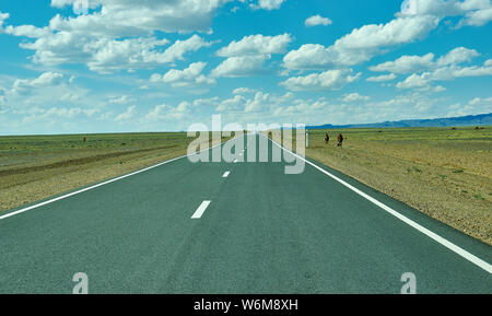 Road in Gobi Desert. Huysiyn govi, Mongolia Stock Photo