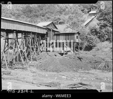 The tipple. Kentucky Straight Creek Coal Company, Belva Mine, abandoned after explosion [in] Dec. 1945, Four Mile, Bell County, Kentucky. Stock Photo