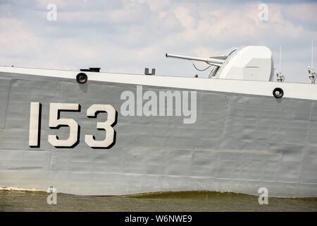 The first in 2015 put into service destroyer D 153 'Xi'an' on the way back from a fleet visit in St. Petersburg in the Kiel Canal. Detail of the protection 100 mm PJ-87. The modern Type 52C destroyers are the first Chinese Navy's missile destroyers to have extensive air defense abilities. They have four fixed radar flaughs with electronic phasing (Active Phases Array), as well as a vertical launching system (VLS) for HHQ-9 long range missiles. The Navy of the People's Republic of China has been for years to modernize its fleet and expand. The goal is to transform the fleet from a pure coastal Stock Photo