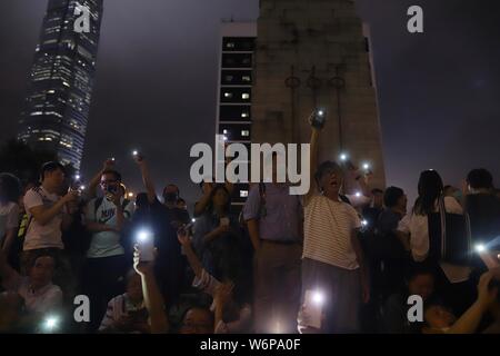 Hong Kong, CHINA. 2nd Aug, 2019. Protesters light up their smartphones as a gesture of protest in front of the Cenotaph in the heart of Central during mass rally organized by Hong Kong Civil Servants this evening.Aug-2, 2019 Hong Kong.ZUMA/Liau Chung-ren Credit: Liau Chung-ren/ZUMA Wire/Alamy Live News Stock Photo