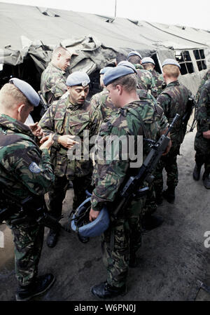 26th April 1993 During the war in Bosnia: soldiers of the Cheshire Regiment inside the British Army base in Bila, near Vitez. Stock Photo