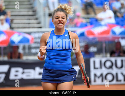 Karlsruhe Rueppurr, Deutschland. 02nd Aug, 2019. Jasmine PAOLINI (ITA) cheers. GES/Tennis/WTA 125k Series Tournament, 02.08.2019 Tennis: WTA Tournament, LIQUI MOLY Open Karlsruhe, August 2, 2019 | usage worldwide Credit: dpa/Alamy Live News Stock Photo