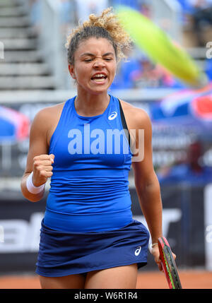 Karlsruhe Rueppurr, Deutschland. 02nd Aug, 2019. Jasmine PAOLINI (ITA) cheers. GES/Tennis/WTA 125k Series Tournament, 02.08.2019 Tennis: WTA Tournament, LIQUI MOLY Open Karlsruhe, August 2, 2019 | usage worldwide Credit: dpa/Alamy Live News Stock Photo