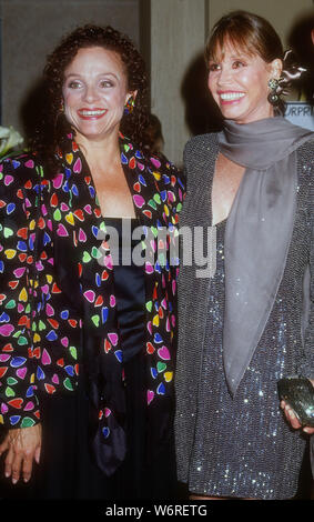 Valerie Harper, Mary Tyler Moore, 1990s, Photo By Michael Ferguson/PHOTOlink Stock Photo