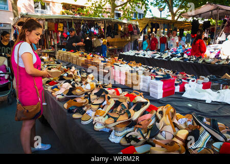 CALIS, TURKEY, 12TH AUGUST 2015: An english lady buying fake shoes from a  market stall in calis in turkey, 12th august 2015 Stock Photo - Alamy