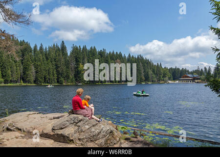 Hiking break, Big Lake Arber, Bayerisch Eisenstein, Bayerischer Wald, Bavaria, Germany Stock Photo