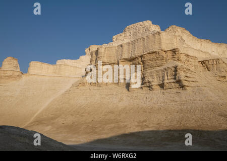 Marl stone formations. Eroded cliffs made of marl, a calcium carbonate-rich, mudstone formed from sedimentary deposits. Photographed in the Dead Sea region of Israel. Stock Photo