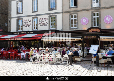 Restaurants with people dining outdoors in St Malo, Brittany, France Stock Photo