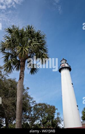 The St. Simons Lighthouse at Coupers Point along the Saint Simons Sound in St. Simons Island, Georgia. The working lighthouse was built in first constructed in 1807 but destroyed by Confederate forces in 1862 before being rebuilt in 1872. Stock Photo