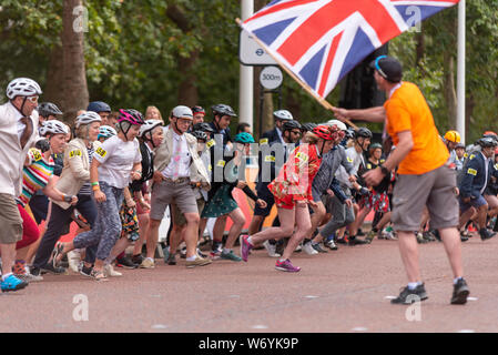 The 500 riders start the Brompton World Championship with a Le