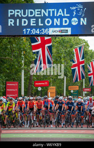 Central London, England, UK. 3rd August 2019. Prudential RideLondon Classique. Riders line up on the start line on The Mall during the WomenÕs Classique, the richest womenÕs one-day race in professional cycling and part of the Prudential RideLondon Festival of Cycling weekend. @ David Partridge / Alamy Live News Stock Photo