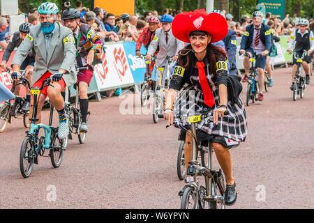 London, UK. 3rd August 2019. More than 500 riders will line up for the Brompton World Championship Final on The Mall part of the 2019 Prudential Ride London. Credit: Guy Bell/Alamy Live News Stock Photo