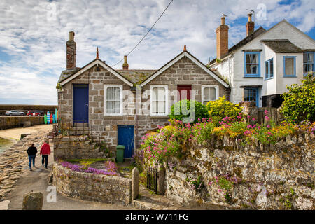 UK, England, Cornwall, Mousehole, The Wharf, granite built harbourside cottages Stock Photo