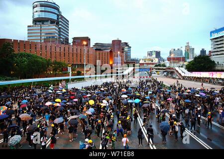 Hong Kong, China. 3th August 2019. Protesters occupy Nathan Road after the mass rally at Mongkok. Riots break out and the Police deploy tear gas to disperse the crowds with more than 20 protesters are arrested. Here protesters block the Cross Harbour Tunnel at Hung Hum after the Mongkok march. Stock Photo